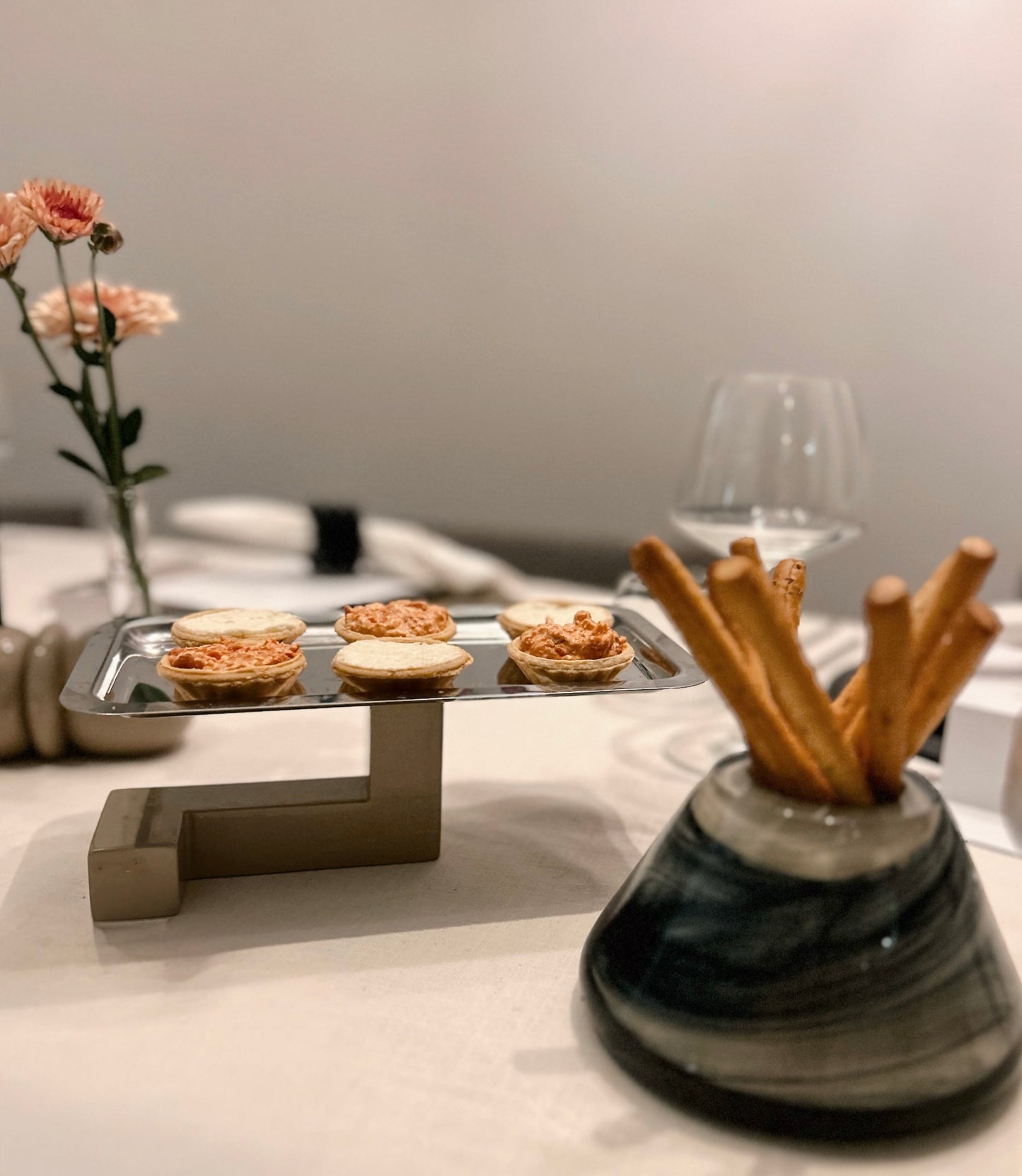 De Stijl Metal Food stand